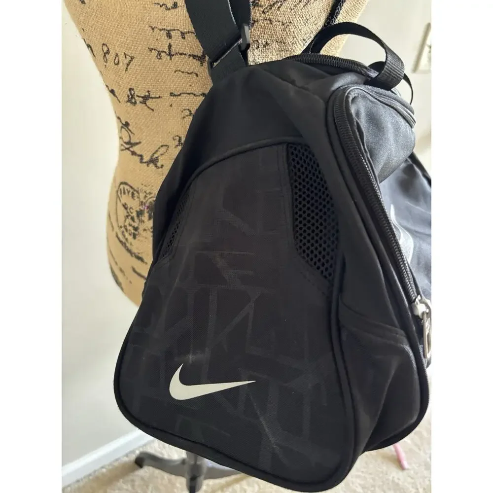 Excellent Nike Brasilia Sm/Md Black Duffle Bag Shoe Compartment Zip Closure